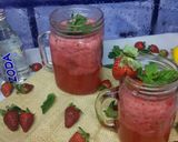Foto langkah ke 5 dari resep Strawberry Mint Sparkler #ketopad_cp_minumanKeto.