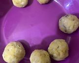 Foto langkah ke 4 dari resep Bola bola pisang bocor.