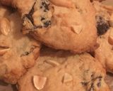 A picture of step 6 of Peanut butter cookies with dried plums.