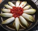 Une image de l'étape 6 de Flan d'endives caramélisées aux tomates, poivron, jambon cru et fromage frais.