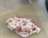 A picture of step 3 of Fries Strawberry cheesecake rolls.