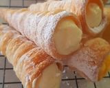 A picture of step 3 of Creamy Cream Horns.