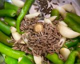 कोथिंबीर वडी (Kothimbir Vadi Recipe In Marathi) रेसिपी स्टेप 3 फोटो