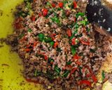 Foto langkah ke 6 dari resep Pad Krapao.