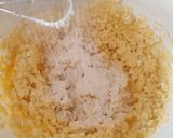 Gluténmentes túrós-mazsolás kuglóf recept fázis 3 fotója
