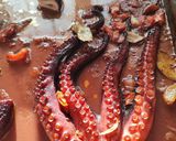 Foto del paso 1 de la receta: Pulpo 🐙 al horno de leña con vino blanco