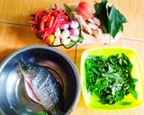 Foto langkah ke 1 dari resep Pepes ikan mas daun kemangi super pedas.