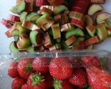 Foto langkah ke 4 dari resep Rhubarb Strawberry Pie.