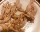A picture of step 5 of Cream samp &chicken feet with veggies.
