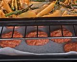 Spárgás-burgonyás felfújt burratával és húspogácsával recept fázis 5 fotója
