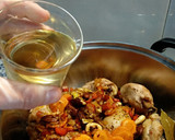 Foto del paso 4 de la receta: Pollo en pepitoria