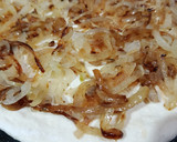 Foto del paso 5 de la receta: Pizza de cebolla y champiñones