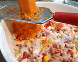 Foto del paso 3 de la receta: Ensalada de arroz fresquita para comer en la pisci
