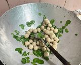 Foto langkah ke 1 dari resep Indomie Baso Daun Kelor.