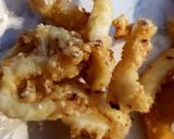 A picture of step 2 of My Deep fried Salt & Pepper Squid. 😊.