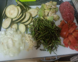 Foto del paso 1 de la receta: Carne picada con espárragos trigueros, tomate y cebolla