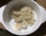 Hình bước làm 1 của món Chè yến hạt sen táo