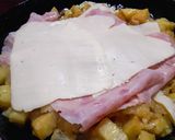 Foto del paso 3 de la receta: Tortilla de papas con jamón y queso