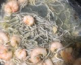 Foto del paso 5 de la receta Gulas al ajillo con gambas