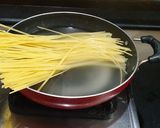 A picture of step 6 of Spaghetti aglio e olio.