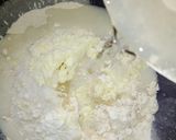 A picture of step 1 of Milk crackers with chocolate sauce.
