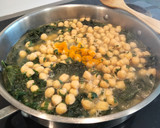 Foto del paso 8 de la receta: Garbanzos con rape y kale