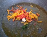 Foto del passaggio 1 della ricetta Tagliolini con mini peperoni, pecorino e pepe tostato