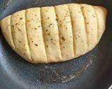 ચીઝી ગાર્લિક બ્રેડ (Cheesy Garlic Bread Recipe In Gujarati) રેસીપી સ્ટેપ9ફોટો