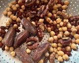 Hình bước làm 1 của món Sữa hạt óc chó, đậu gà & đậu đỏ