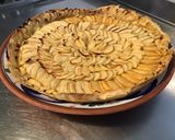 Une image de l'étape 9 de Maxi tarte aux pommes du jardin et miel d Algarve pâte brisée au cassis.