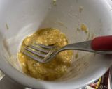 Foto langkah ke 1 dari resep Banana Mug Cake.