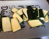 Une image de l'étape 2 de Courgettes marinées grillées à la plancha (pêche gingembre citron).