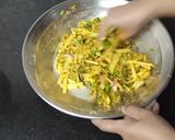 A picture of step 5 of Aloo Ke pakoray.