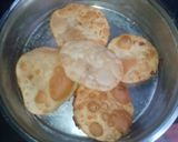 A picture of step 5 of Luchi-r payesh.