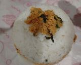 Foto langkah ke 6 dari resep Nasi Cokot isi Ayam Suwir Rica Kemangi.