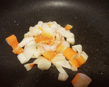 Foto del paso 2 de la receta: Tortilla francesa con barritas de surimi