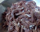 A picture of step 2 of Dry beef chilli.