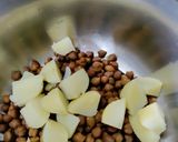 A picture of step 1 of Kala Chana masala Chaat.
