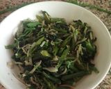 Foto langkah ke 3 dari resep Tumis bayam teri medan.