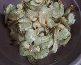 Foto langkah ke 1 dari resep Udang Goreng Mentega.