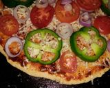चिजी वेज आटा पिज़्ज़ा (cheesy veg atta pizza recipe in Hindi) रेसिपी चरण 4 फोटो