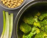 A picture of step 1 of Ovenbaked Broccoli falafels.