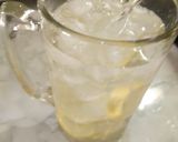 Foto langkah ke 2 dari resep Fresh Squeezed Lemonade.
