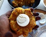 A picture of step 5 of Yam-eggroll.