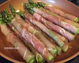 A picture of step 6 of Asparagus Pork Rolls.