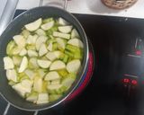 Foto del paso 2 de la receta: Crema de calabacín y quesitos