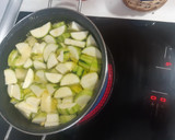 Foto del paso 2 de la receta: Crema de calabacín y quesitos