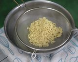 รูปขั้นตอนการทำที่ 5 ของ ผัดมาม่าปลากระป๋อง ประหยัดงบ อิ่มอร่อย อยู่ท้องสุดๆ
