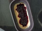 Helado de nectarina relleno de arándanos y cerezas
