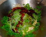 Foto langkah ke 4 dari resep Mie Goreng Daun Kelor.